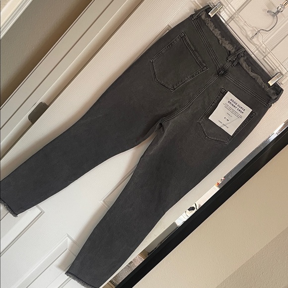 Good American Good Curve Skinny Crop in Black . NEW with tags - Picture 1 of 8
